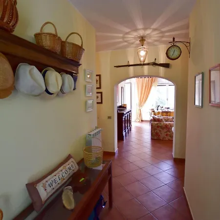 Feriehus Modern Single House Near San Fedele Intelvi With Garden *